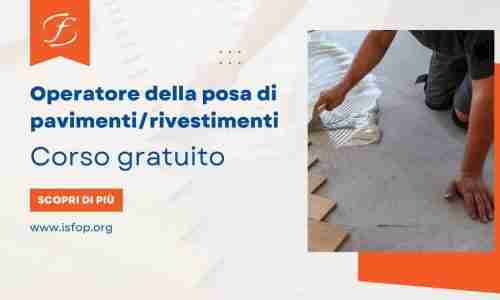 Operatore che posa pavimenti e rivestimenti in un cantiere edile.